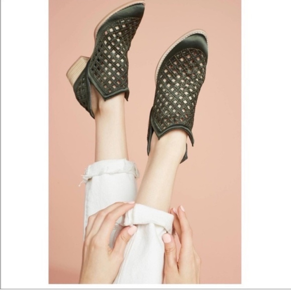 • Jeffrey Campbell • Taggart Almond Toe Booties
Olive Green Suede Leather 8